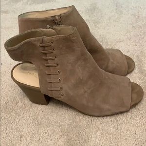 Nine West dark beige suede open toe wedges size 8